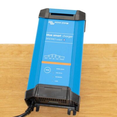 Blue Smart IP22 Acculader 24/16 (1)